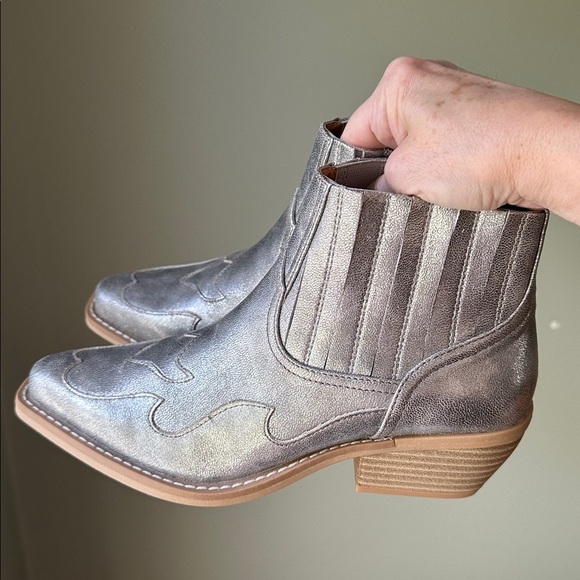 Silver Cowgirl Ankle Boots Festival Country Western Faux Leather Like New - Picture 8 of 13